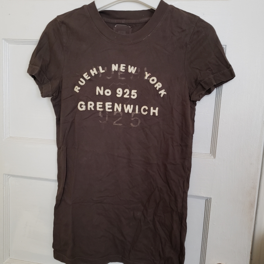 Sz S Ruehl No. 925 Greenwich NY Cotton Tee